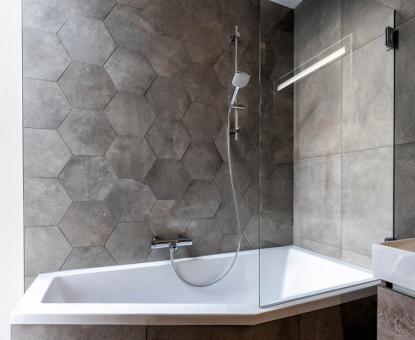 Schröder Acryl Trapezbadewanne Komplettset Lupor Kato B 