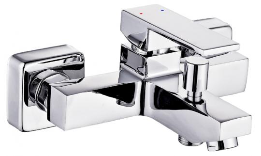 Verchromte Einhebel-Wannenarmatur mit Umschalter – modernes, kantiges Design für die Badewanne